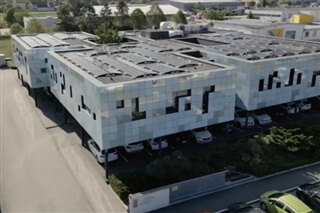 Markas Geschäftsführerin Gerlinde Tröstl, mit Roman Hörantner von Werner & Mertz bei der Zertifikatsübergabe