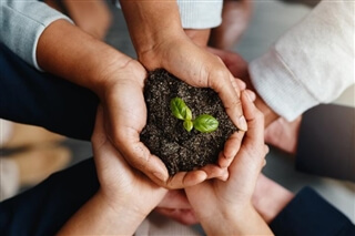 Jede einzelne Mitarbeiterin und jeder Mitarbeiter trägt mit seinem Engagement und seiner Expertise zum Erfolg unseres Unternehmens bei. Jede einzelne Mitarbeiterin und jeder Mitarbeiter trägt mit seinem Engagement und seiner Expertise zum Erfolg unseres Unternehmens bei.
