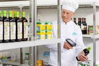 New Procurement Code - Markas employee checking food products