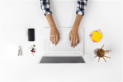desk sharing: laptop e mani