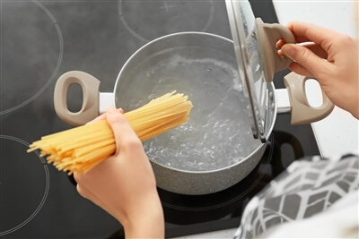 Pasta fun facts - boiling spaghetti Pasta fun facts - boiling spaghetti