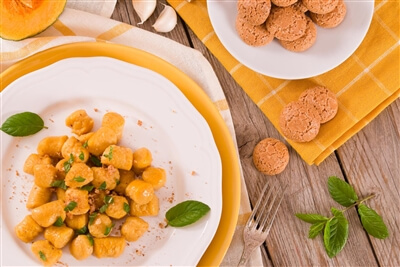Gnocchi alla zucca con burro nocciola, salvia e amaretti