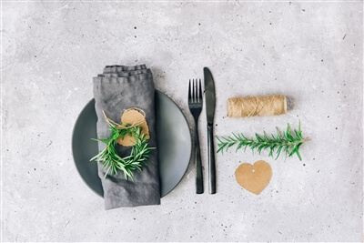 Sustainable table decoration ideas - tree branches Sustainable table decoration ideas - tree branches