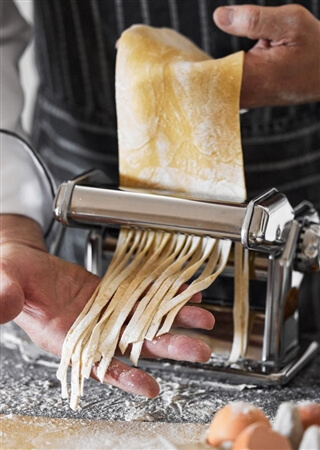 Pasta fun facts - pasta machine