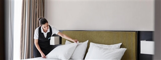 Inserviente e cameriera ai piani pulizia camere hotel e struttura ricettiva