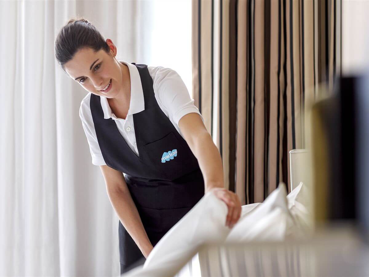Markas Housekeeping Markas offers hotels an innovative disinfection service, developed thanks to the company's thirty-year experience in the field of sanitary cleaning.